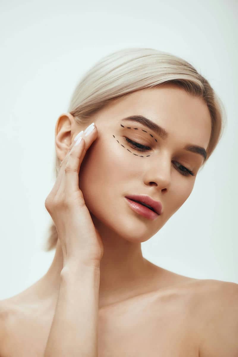 Bucură-te de o experiență relaxantă și stilată la coafor
